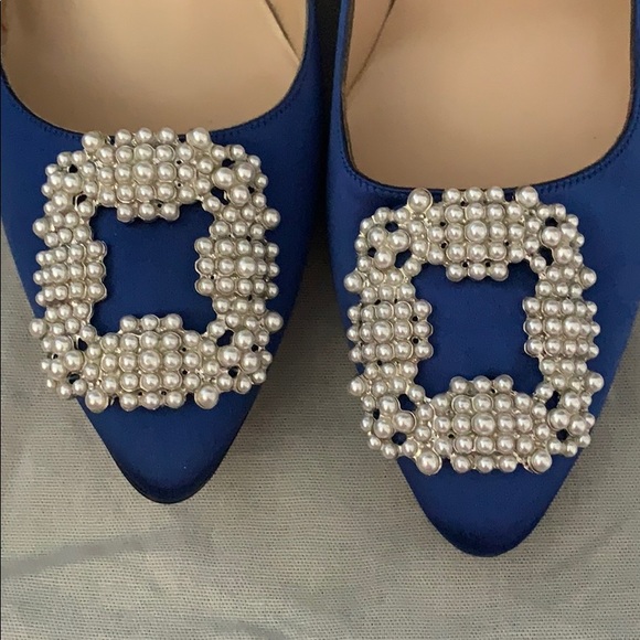 Manolo Blahnik Hangisi Pearl Satin Pumps - Picture 3 of 9